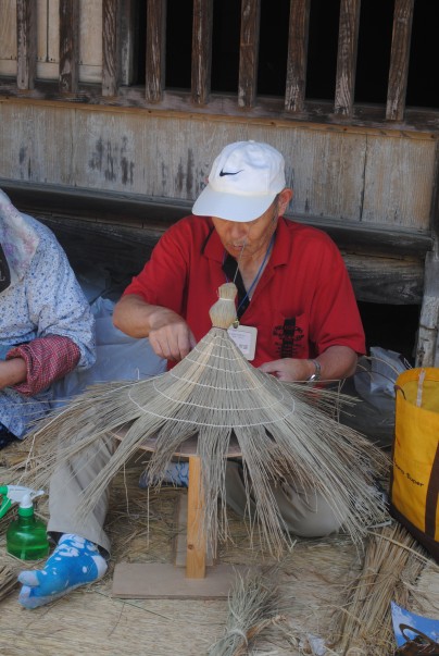 Making straw hat