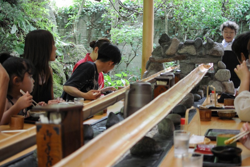 流しそうめん - 茶屋かど/北鎌倉