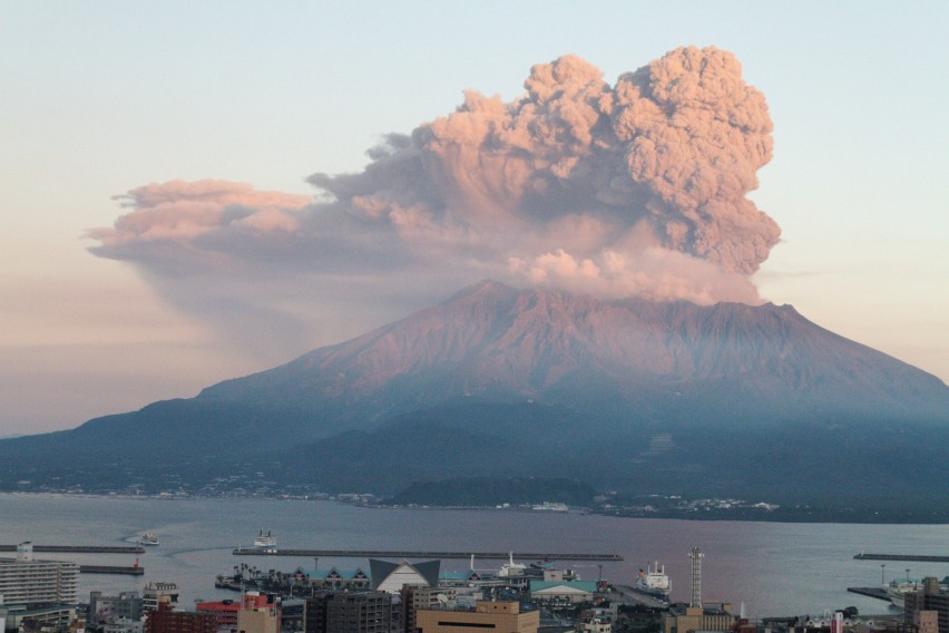 sakurajima-at-sunset_4506212881_o