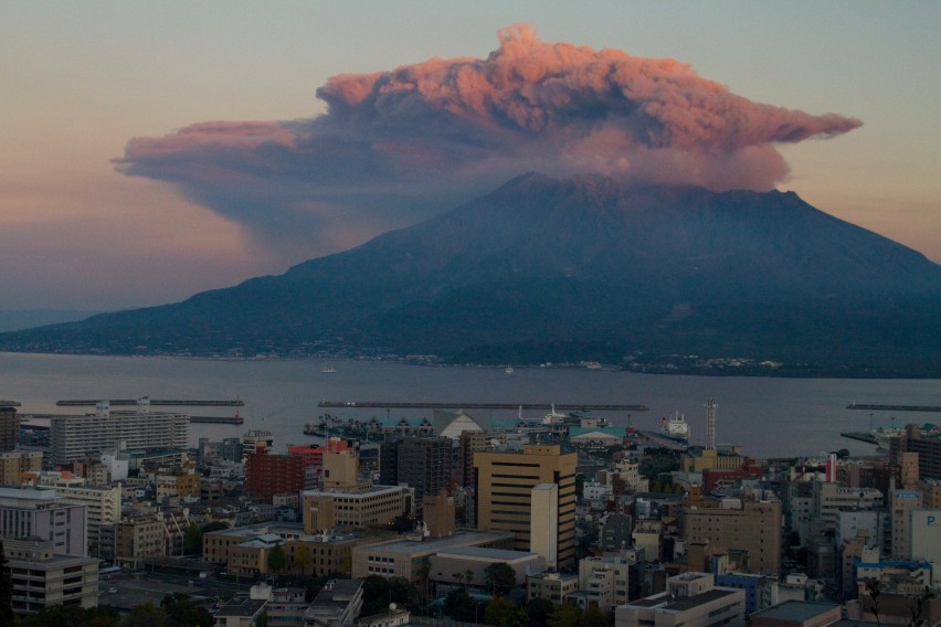 sakurajima-at-sunset_4506213457_o