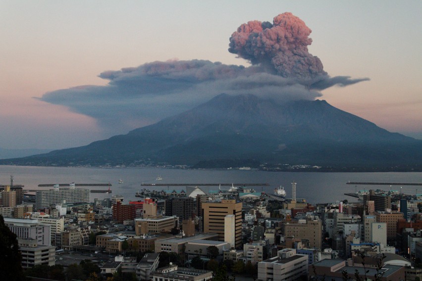 sakurajima-at-sunset_4506214281_o