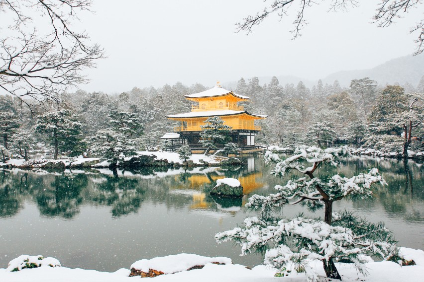 Kinkakuji covered in snow.