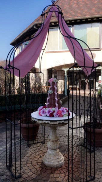 Chocolate-cake replica