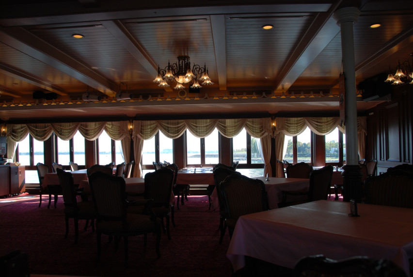 Michigan Cruise dining area