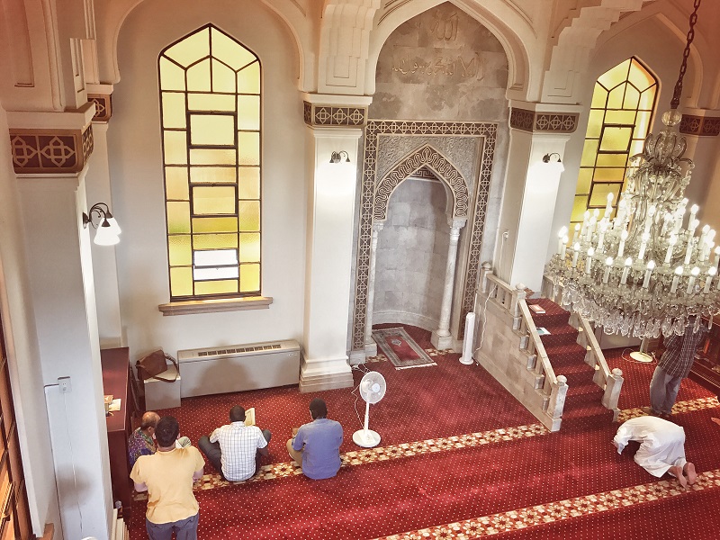 Kobe Muslim Mosque interior