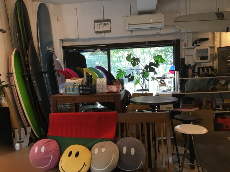 inside Share Surf Room
