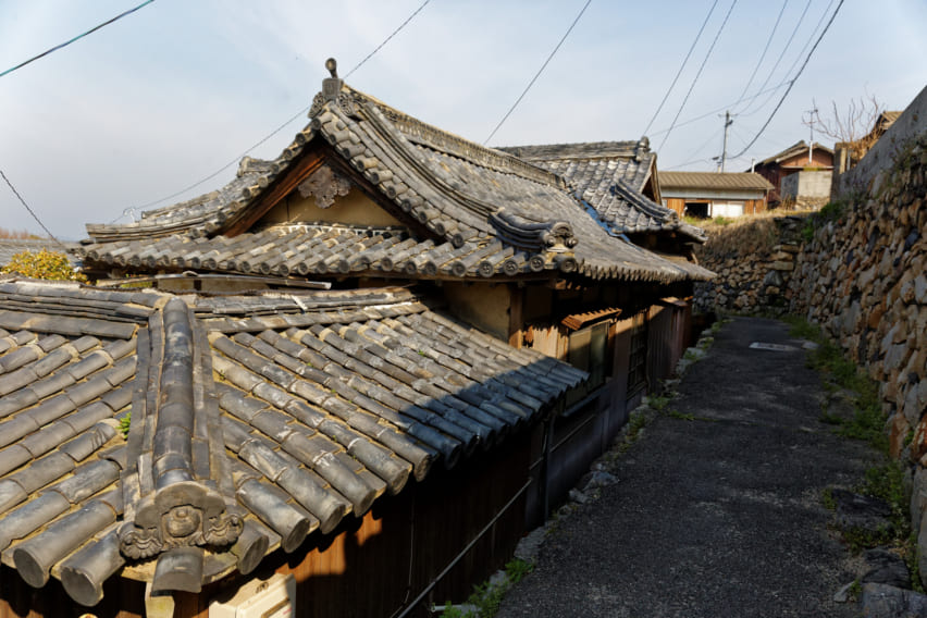 Takamatsu Ogijima house roofs