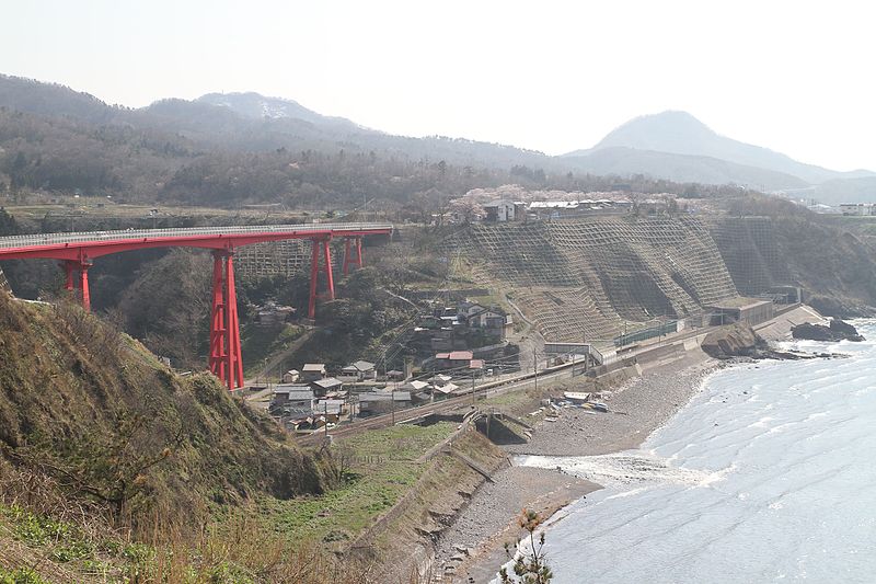 Red bridge by Lover's Point