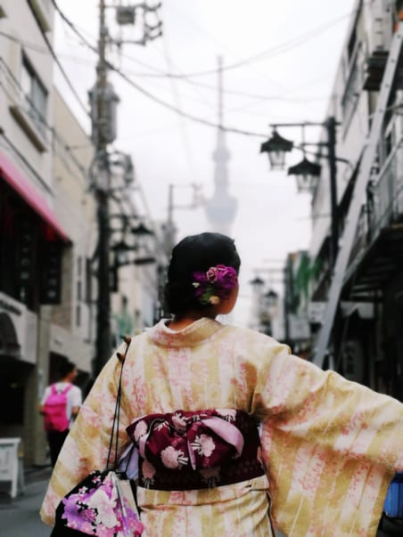 Posing in kimono with the Tokyo Skytree in background