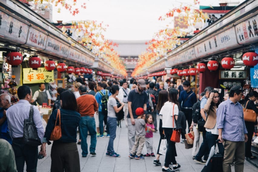 Crowded Nakamise shopping street