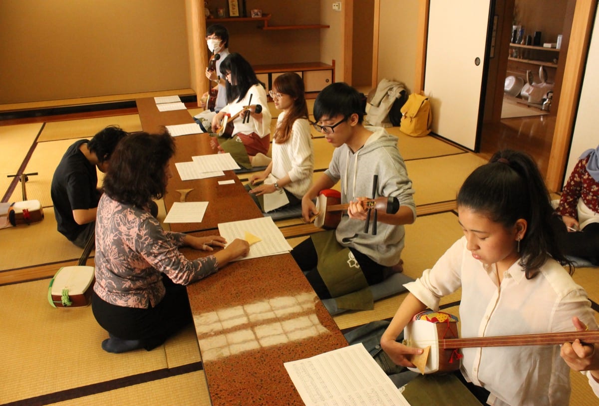 Students learning shamisen