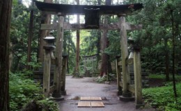 Towada Shrine: A Holy Site Deep in the Forest by the Lake